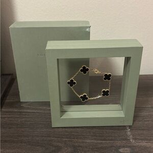 DISCONTINUED Van Cleef & Arpels display case